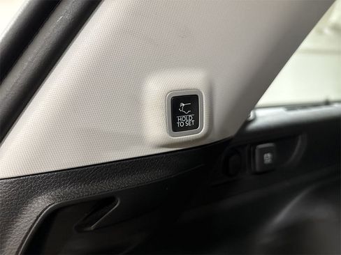 Used 2022 Jeep Grand Cherokee Limited image 29