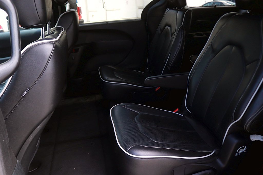 Used 2025 Chrysler Pacifica Limited FWD image 14