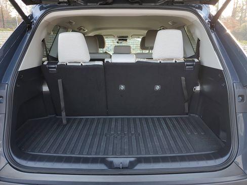 Certified 2025 Toyota Grand Highlander FWD image 9