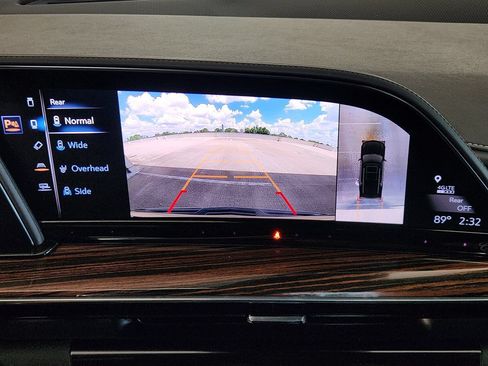 Used 2021 Cadillac Escalade Luxury AWD/4WD image 25