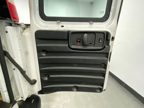 Used 2016 Chevrolet Express 2500 image 34