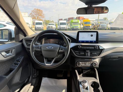 Used 2020 Ford Escape SE FWD image 16