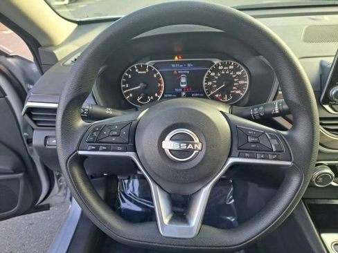 Used 2024 Nissan Altima 2.5 SV FWD image 24
