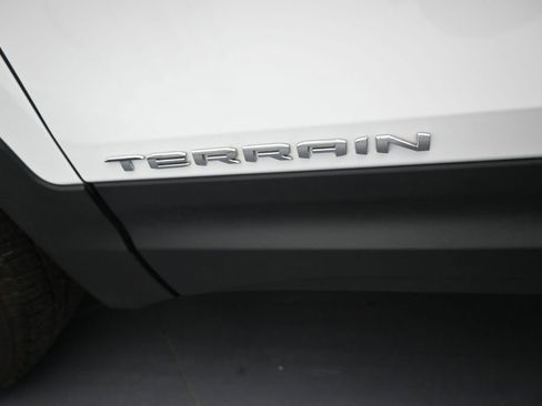 Used 2024 GMC Terrain SLE AWD/4WD image 44