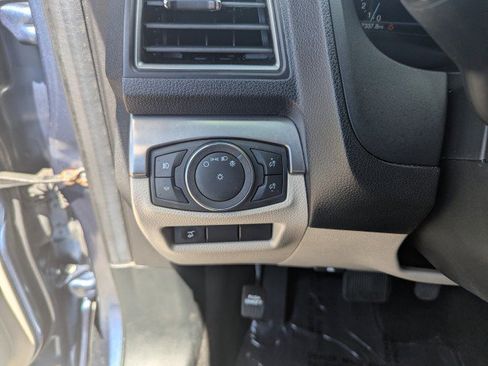 Used 2018 Ford Explorer XLT w/ Equipment Group 202A AWD/4WD image 17