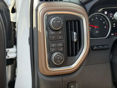 Used 2020 Chevrolet Silverado 1500 High Country w/ Technology Package image 10