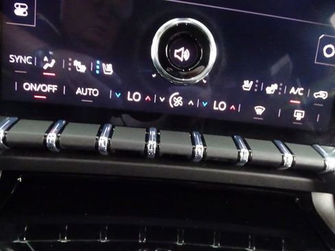 Certified 2026 GMC Yukon Denali Ultimate w/ LPO, Floor Liner Package AWD/4WD image 13