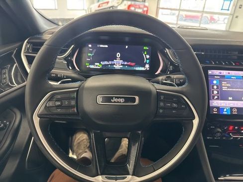 Used 2024 Jeep Grand Cherokee Trailhawk w/ Luxury Tech Group III image 38