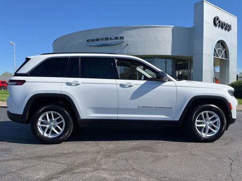 Used 2023 Jeep Grand Cherokee Laredo w/ Luxury Tech Group I AWD/4WD image 45