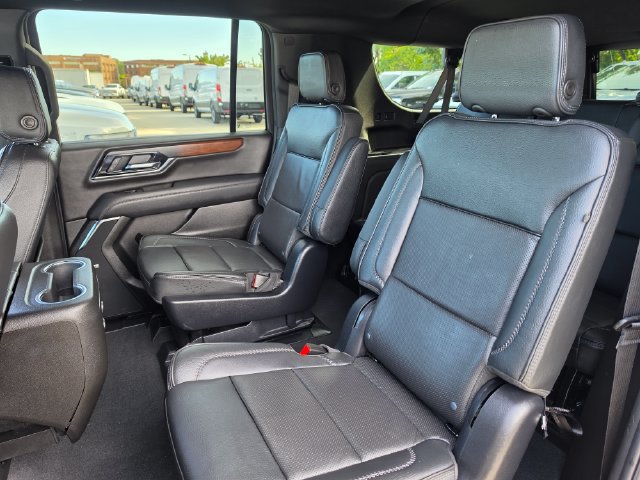 Used 2025 GMC Yukon XL Denali AWD/4WD image 16