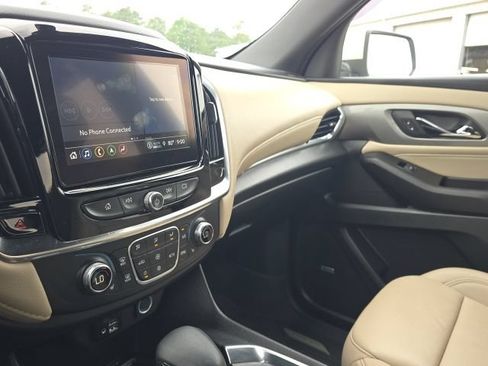 Used 2023 Chevrolet Traverse LT w/ LT Premium Package FWD image 27