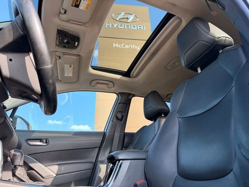 Used 2022 Toyota Corolla Cross XLE w/ Convenience Package image 22