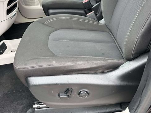Used 2024 Chrysler Voyager LX FWD image 5