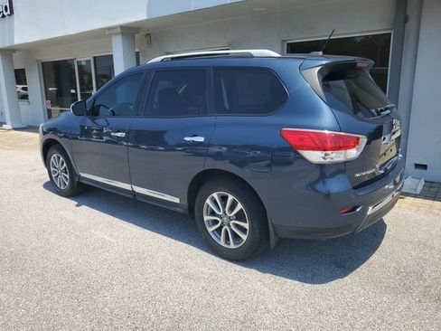 Used 2013 Nissan Pathfinder SL w/ Cargo Pkg FWD image 2