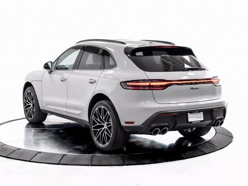 Certified 2025 Porsche Macan image 3