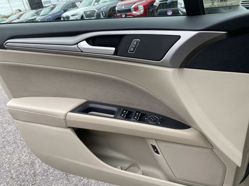 Used 2019 Ford Fusion SE image 17