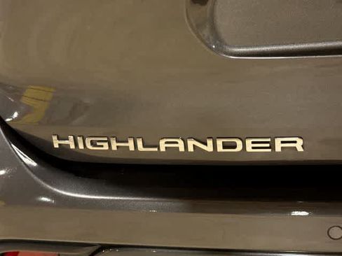 Used 2023 Toyota Highlander Limited AWD/4WD image 28