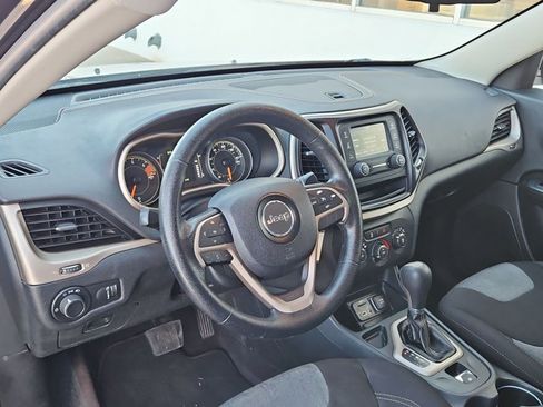 Used 2016 Jeep Cherokee Sport image 10