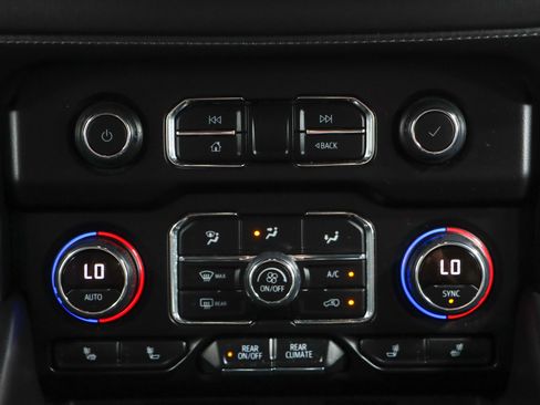 Used 2023 Chevrolet Suburban LT image 21