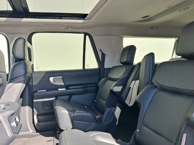 Used 2025 Ford Expedition Max Platinum AWD/4WD image 29