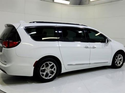 Used 2019 Chrysler Pacifica Limited FWD image 8