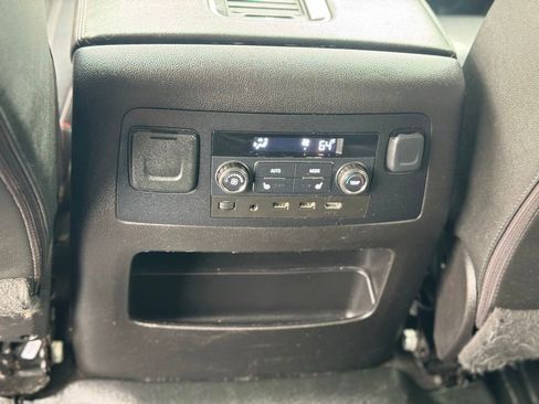 Used 2017 GMC Yukon SLT w/ Premium Edition AWD/4WD image 23