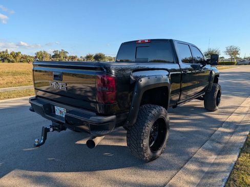 Used 2017 GMC Sierra 2500 Denali w/ Duramax Plus Package image 6