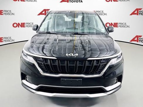 Used 2023 Kia Carnival LX image 2