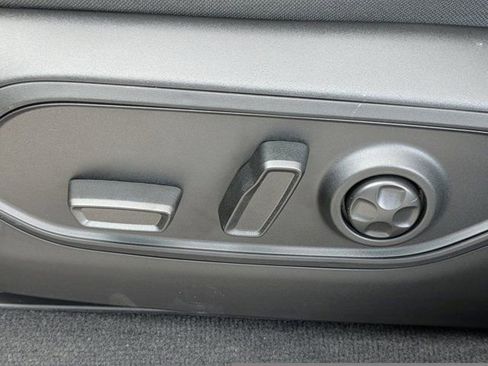 New 2025 Jeep Grand Cherokee Limited w/ Black Appearance Package image 18