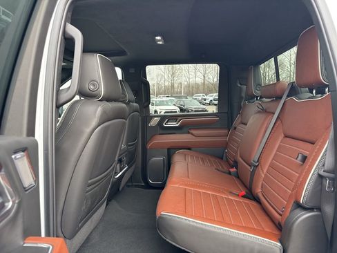 Used 2025 GMC Sierra 2500 Denali Ultimate image 13