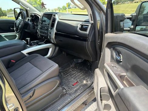Used 2020 Nissan Titan SV w/ SV Convenience Package AWD/4WD image 13
