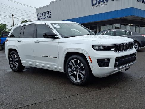Used 2022 Jeep Grand Cherokee Overland AWD/4WD image 3