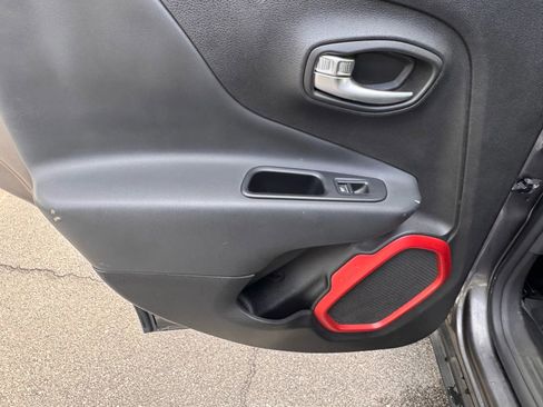 Used 2016 Jeep Renegade Trailhawk image 15