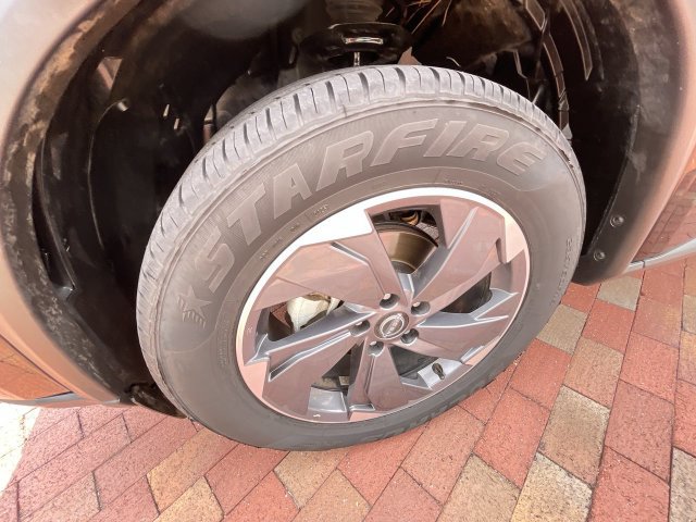 Used 2025 Nissan Rogue SV FWD image 28