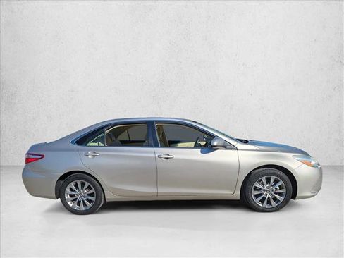 Used 2016 Toyota Camry XLE image 4
