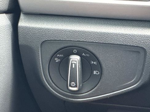 Certified 2022 Volkswagen Atlas Cross Sport SE FWD image 29