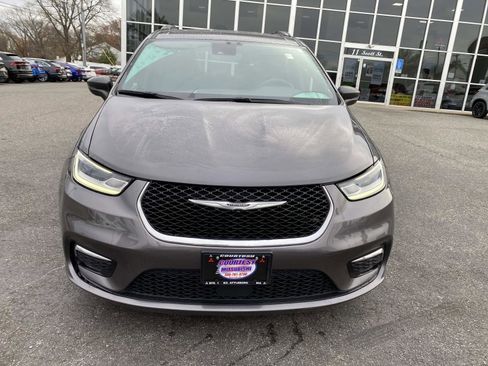 Used 2022 Chrysler Pacifica Touring image 9