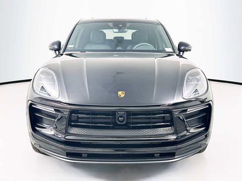 Certified 2025 Porsche Macan image 6