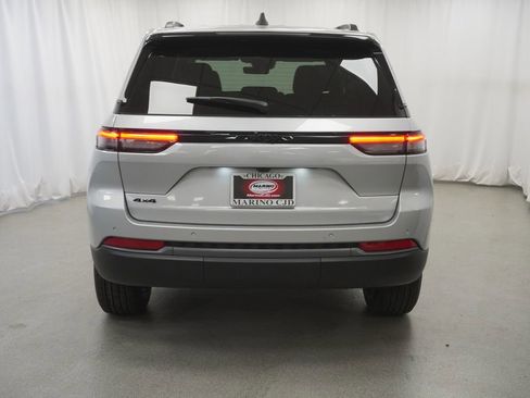 New 2026 Jeep Grand Cherokee Altitude AWD/4WD image 10