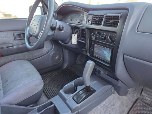 Used 2000 Toyota Tacoma PreRunner image 11