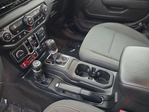 Used 2025 Jeep Wrangler Unlimited Sport AWD/4WD image 30