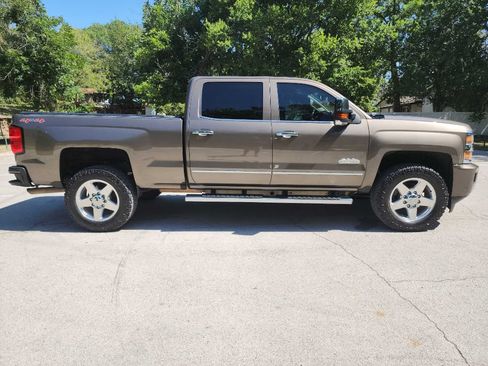 Used 2015 Chevrolet Silverado 2500 High Country w/ High Country Premium Package AWD/4WD image 8