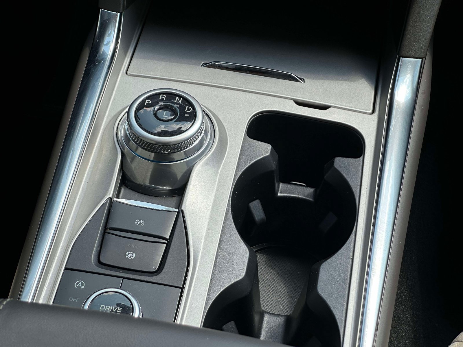 Used 2023 Ford Explorer Platinum w/ Technology Package AWD/4WD image 19