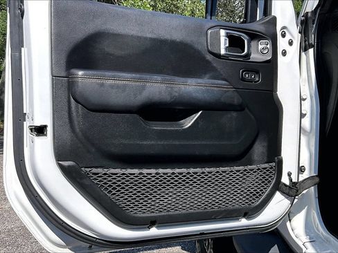 Used 2021 Jeep Gladiator Overland AWD/4WD image 17