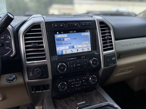 Used 2017 Ford F250 Lariat w/ Lariat Ultimate Package AWD/4WD image 20
