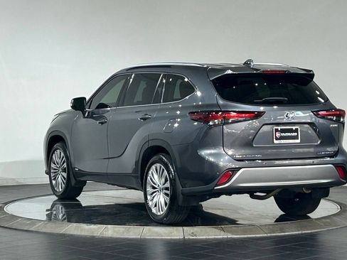 Used 2024 Toyota Highlander Platinum AWD/4WD image 7