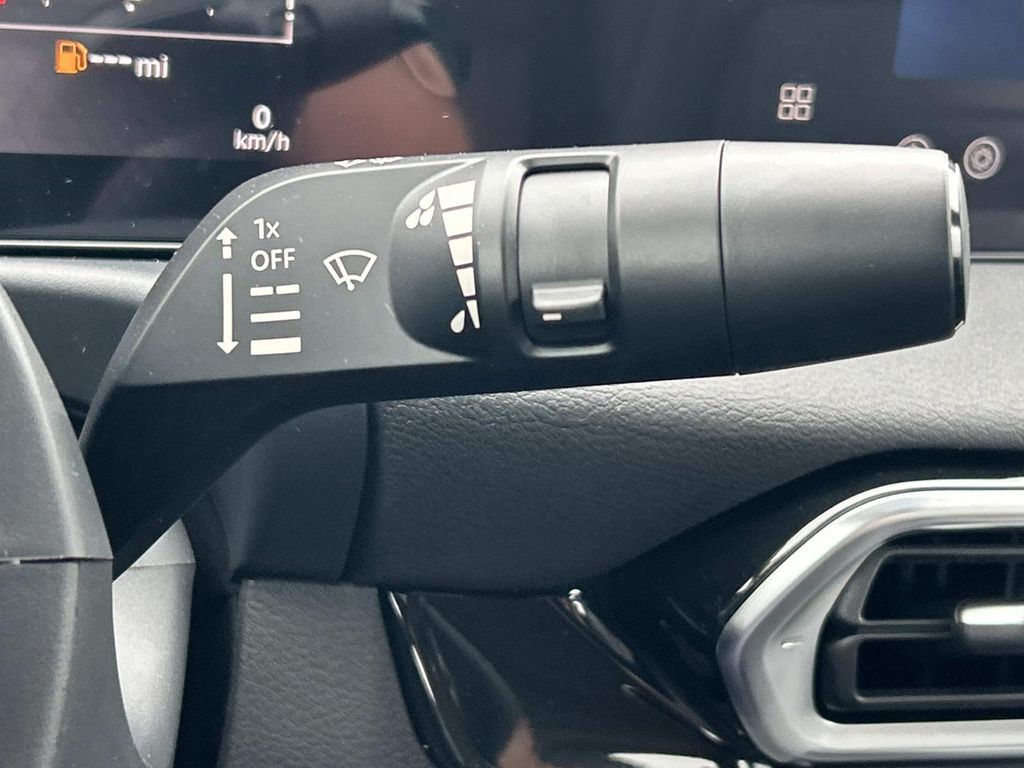 New 2026 Nissan Sentra SR w/ SR Premium Package FWD image 30