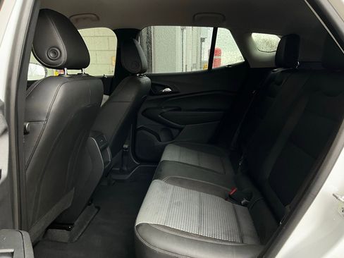 Used 2025 Chevrolet Trax LT image 11