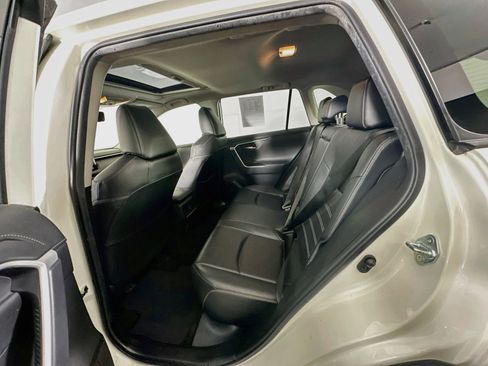 Used 2019 Toyota RAV4 Limited FWD image 27