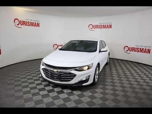 Used 2022 Chevrolet Malibu LT FWD image 2